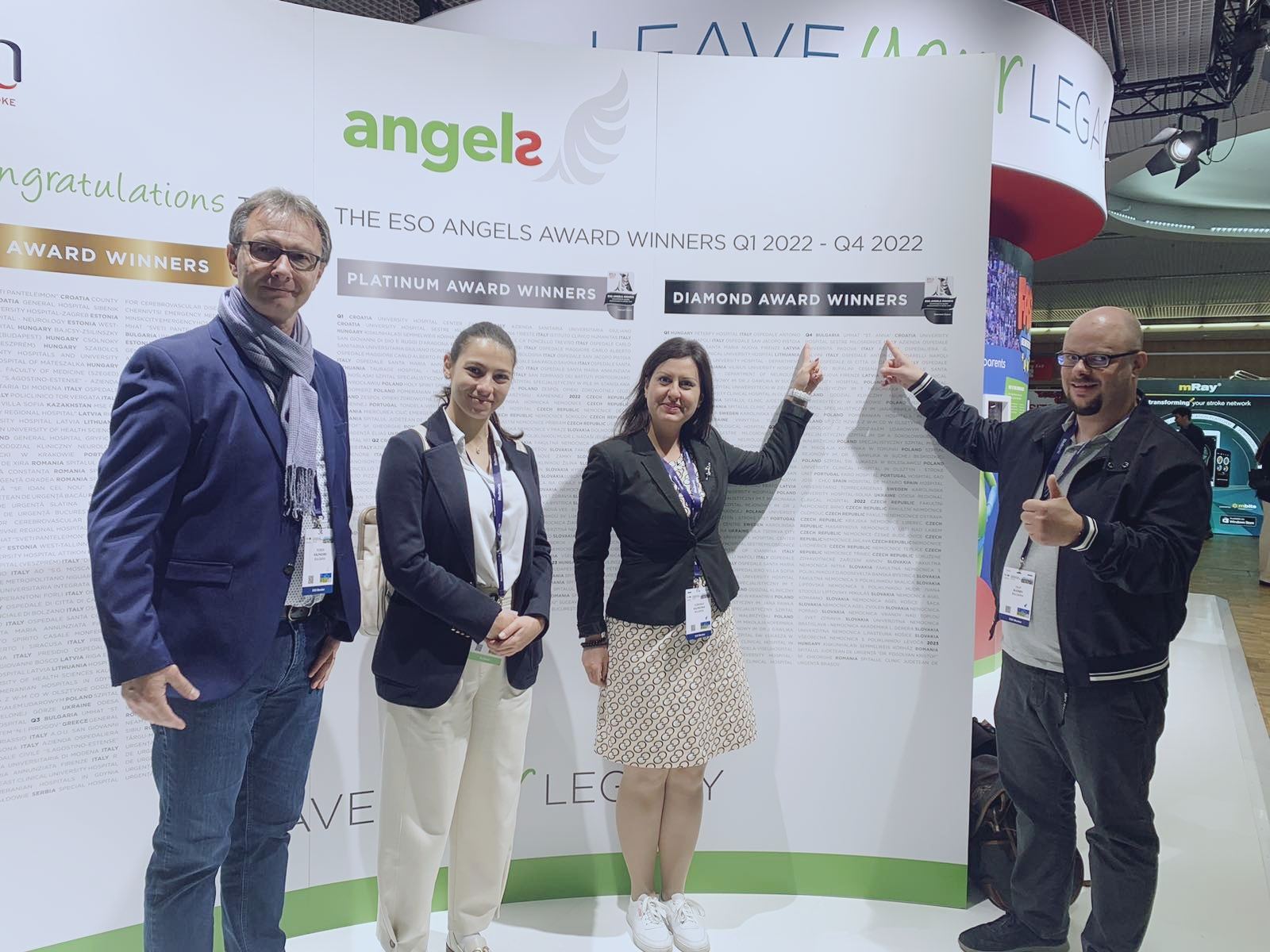 Доц. Росен Калпачкипървият от ляво надясно д р Добринка Калпачка третата от ляво надясно